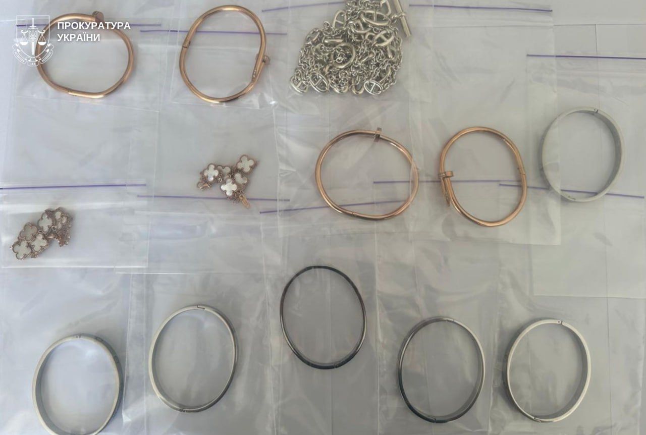 На Львіщині митник вимагав відкати за люксову ювелірку: перевозили Cartier, Van Cleef і Hermes 3