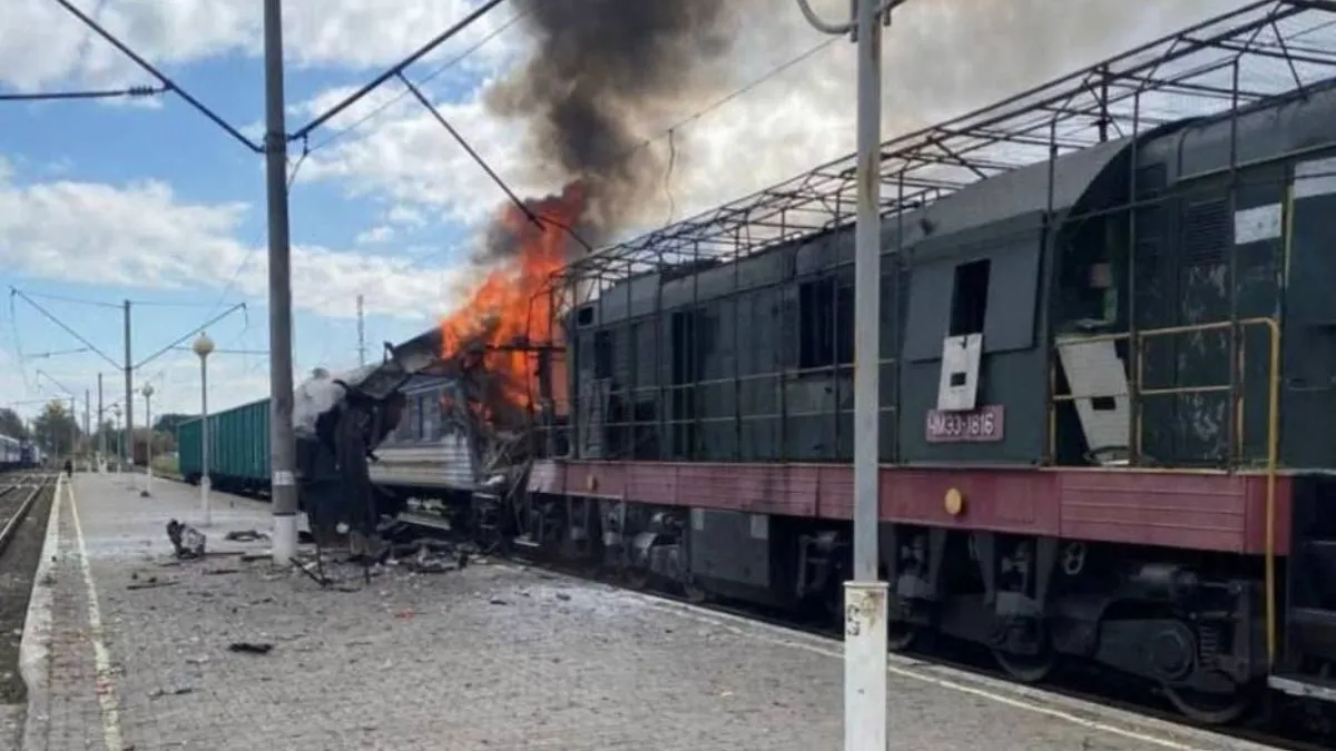 Російський удар по вокзалу в Шостці Фото: Укрзалізниця