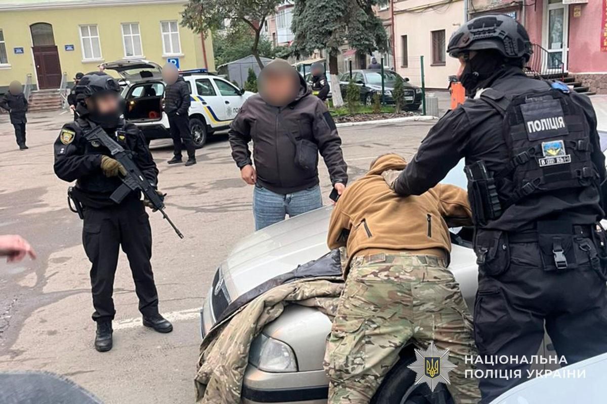 На Тернопільщині затримали групу військових: вони викрадали людей, катували та вимагали гроші 3