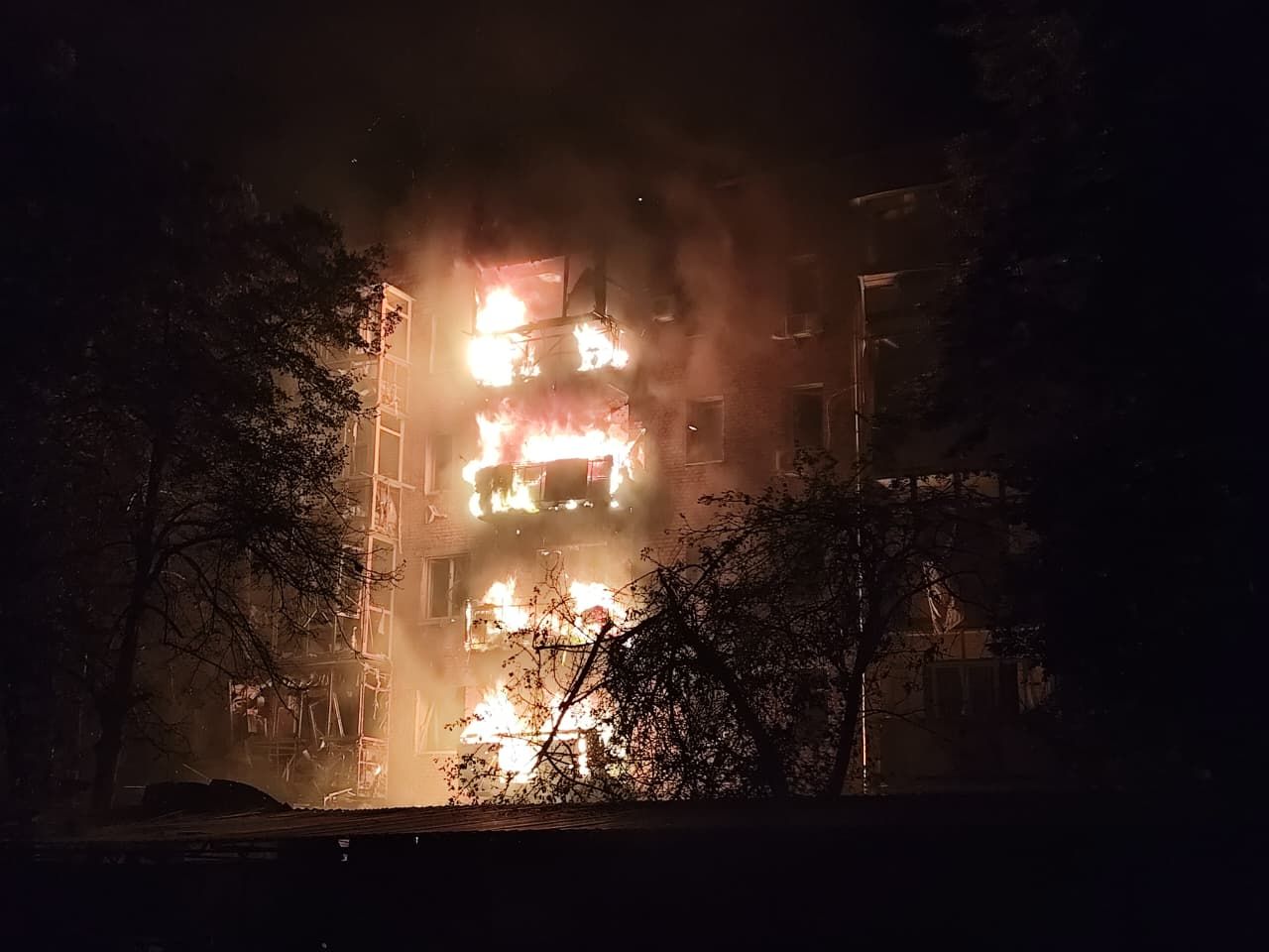 Росіяни атакували Ніжин: є влучання у "Нову пошту" та житловий будинок 1