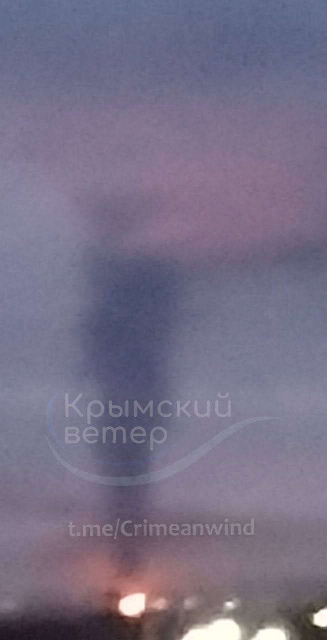 Окупований Крим атакували дрони: палає нафтобаза у Гвардійському 2
