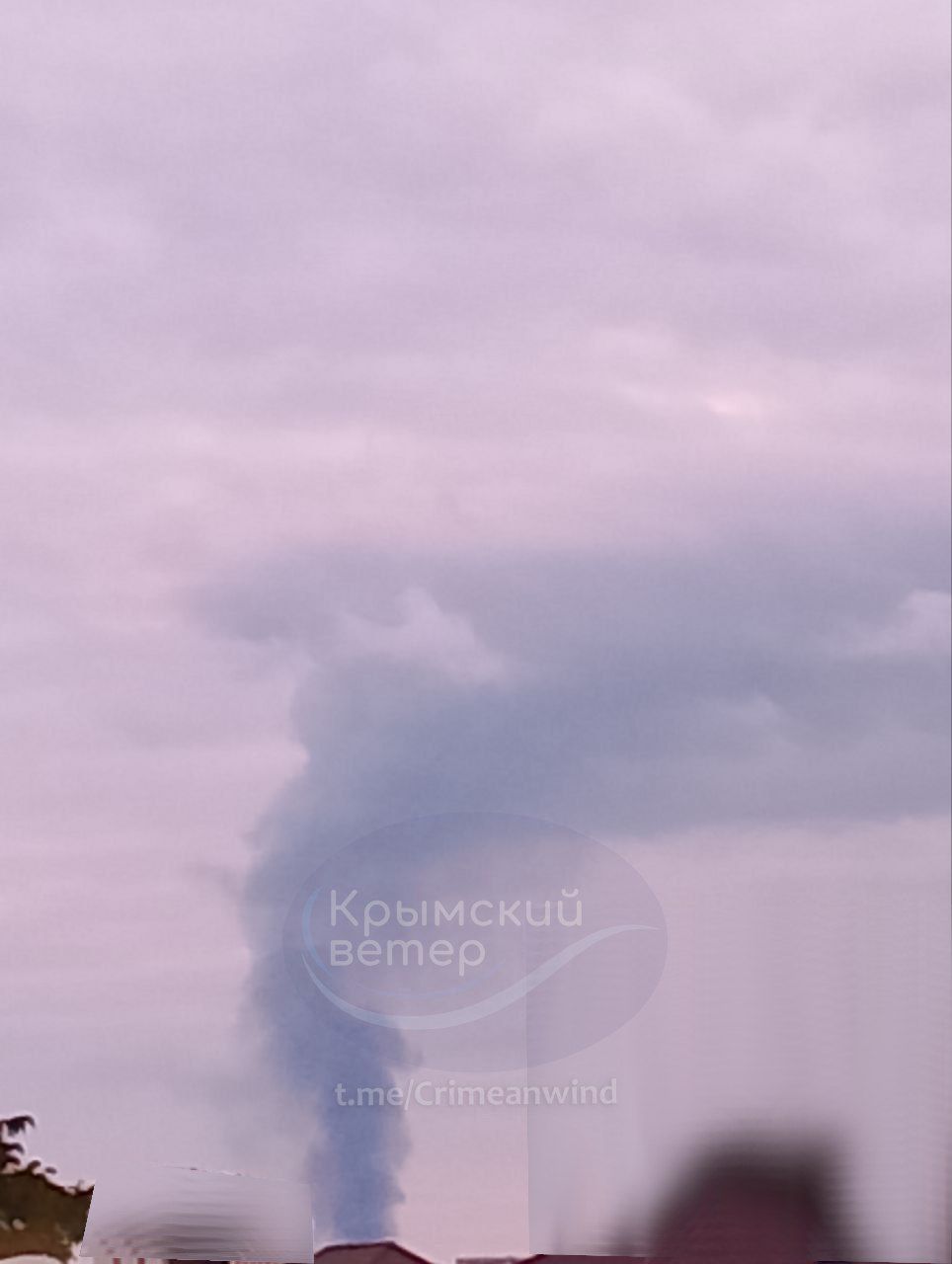 Окупований Крим атакували дрони: палає нафтобаза у Гвардійському 4