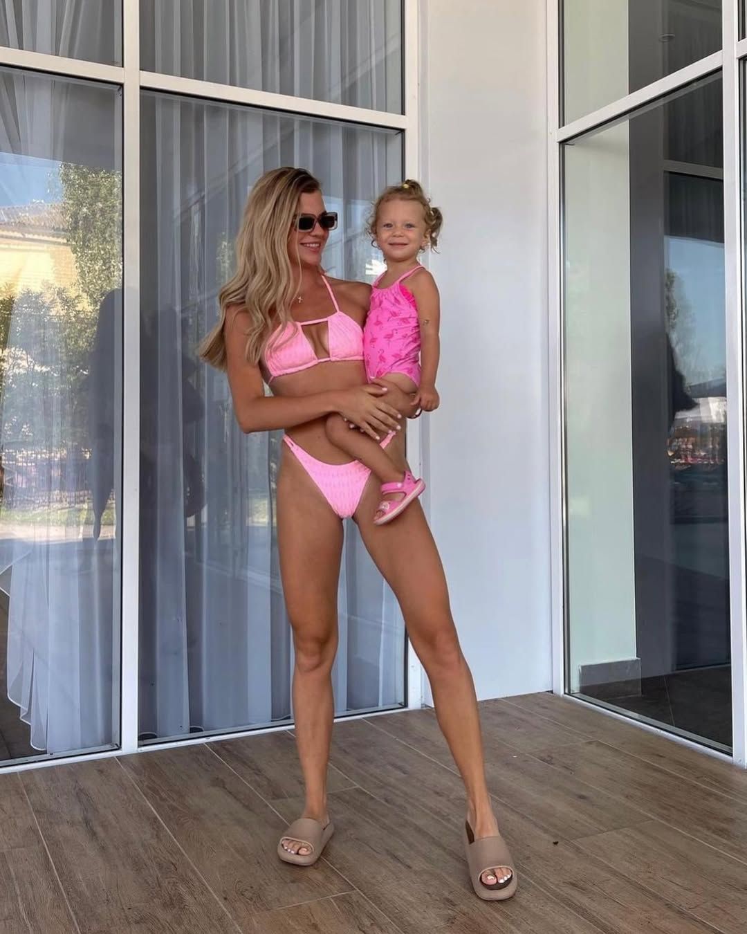 Від самогубства Настю врятувала мала донька