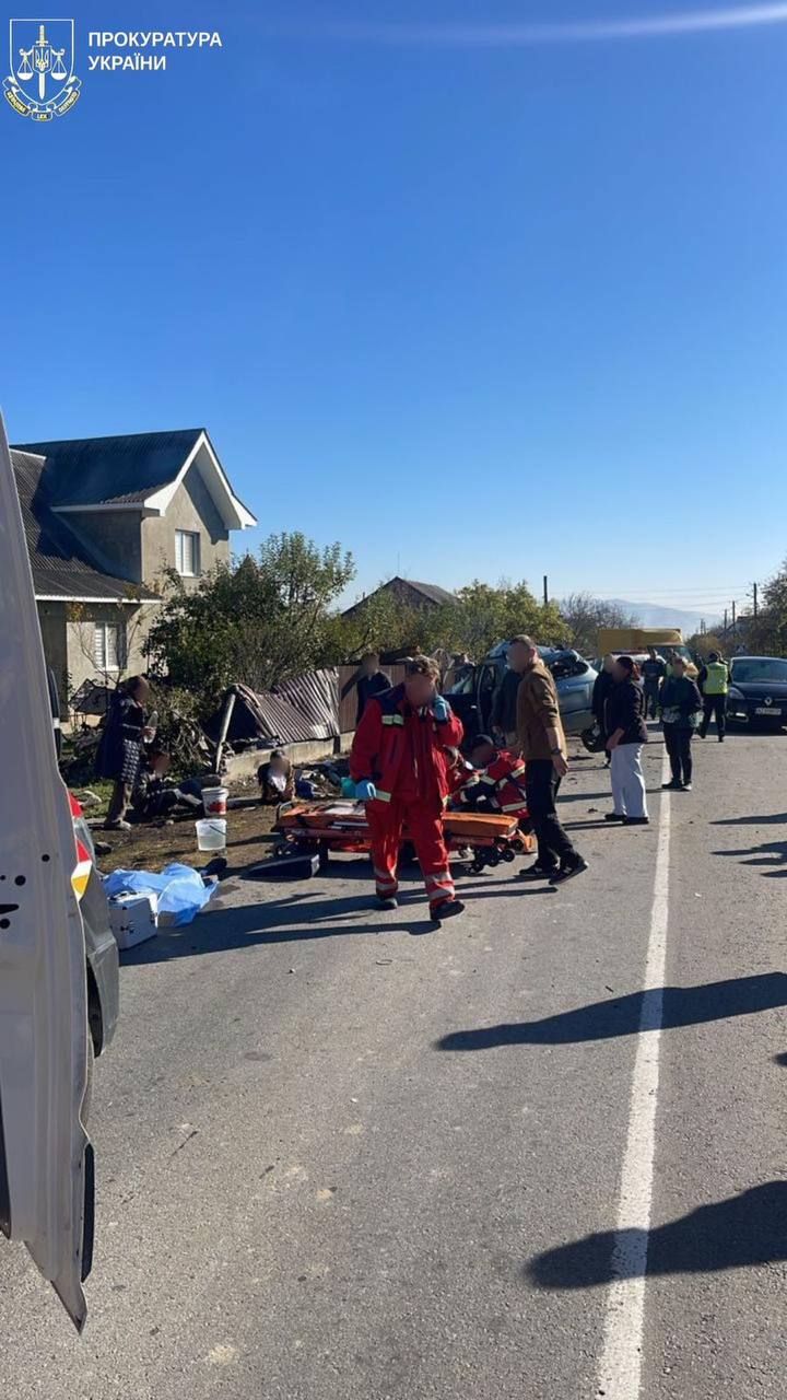 На Прикарпатті п’яний вчитель в’їхав у опору, загинула дитина - Офіс генпрокурора 1