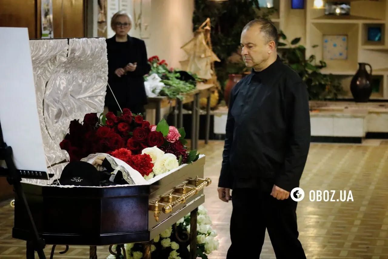 Віктор Павлік. Віктор Павлік.