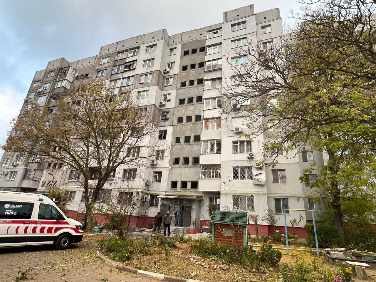 Росія знову обстріляла Херсон: загинула жінка, постраждала дитина 1