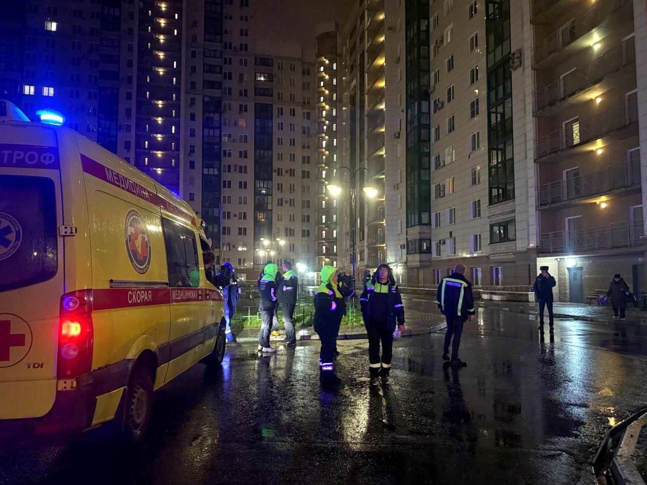 Атака БПЛА на Москву и Подмосковье: все экстренные службы на месте прилета в Красногорске.