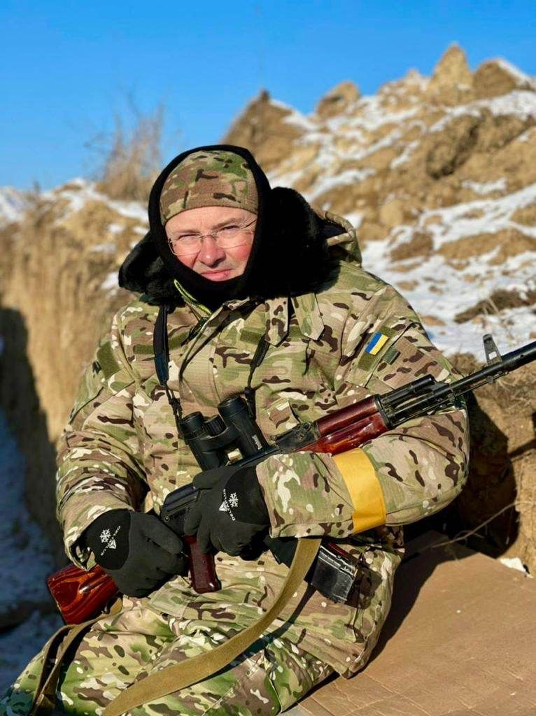 Петр Мага командует взводом и продолжает в окопах писать стихи Петр Мага командует взводом и продолжает в окопах писать стихи