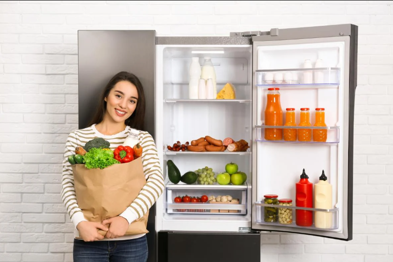 Кожен продукт має оптимальну температуру зберігання Молоко та яйця ховайте подалі: дієтологи розповіли, що можна зберігати у дверцях холодильника 2