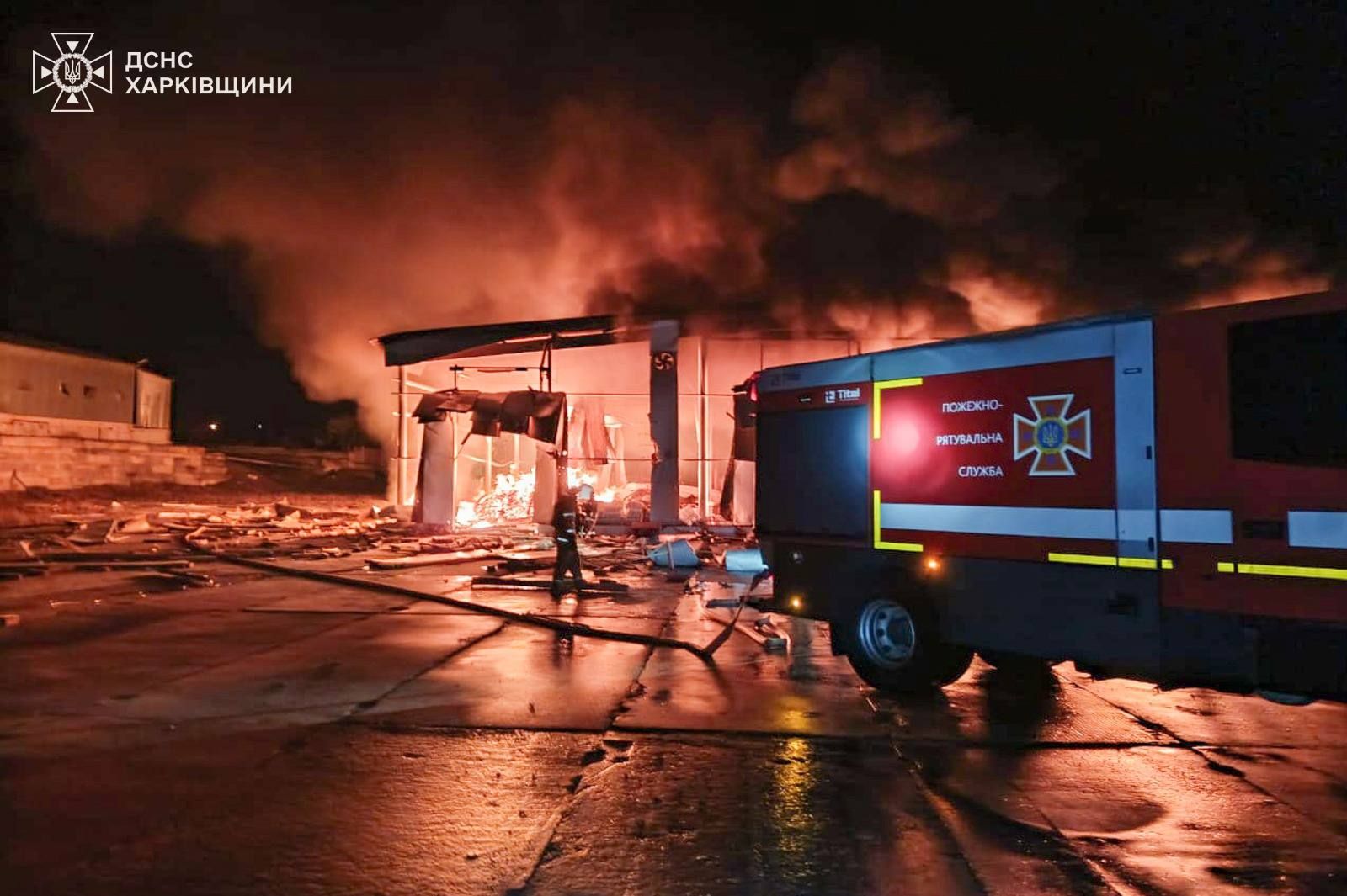 РФ атаковала дронами города в Харьковской области: горели гражданские предприятия 3