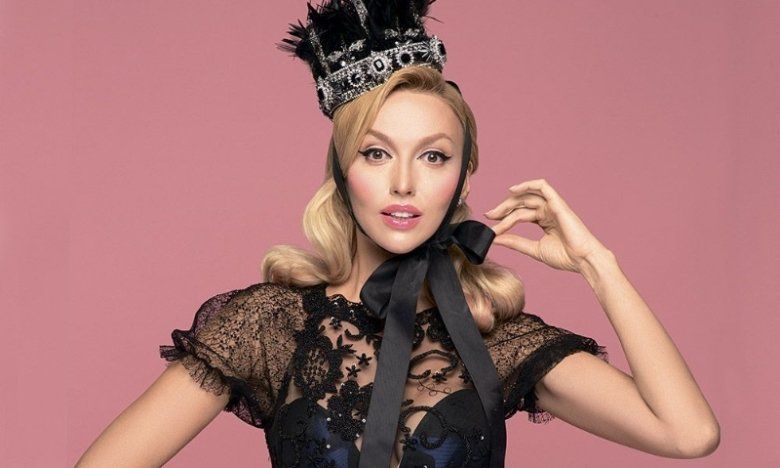 Певица научила своих поклонниц гадать