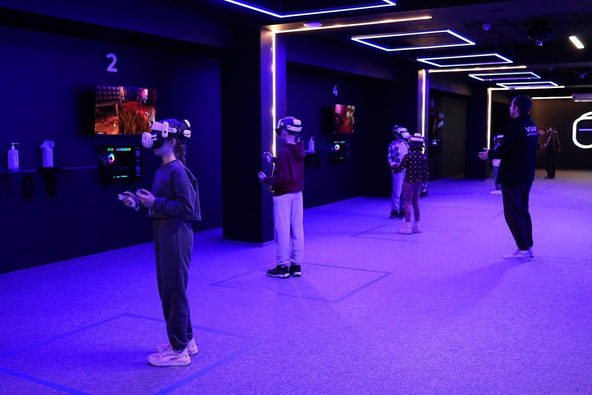 Повне занурення без меж: ваш гід по арені віртуальної реальності VIAR 2