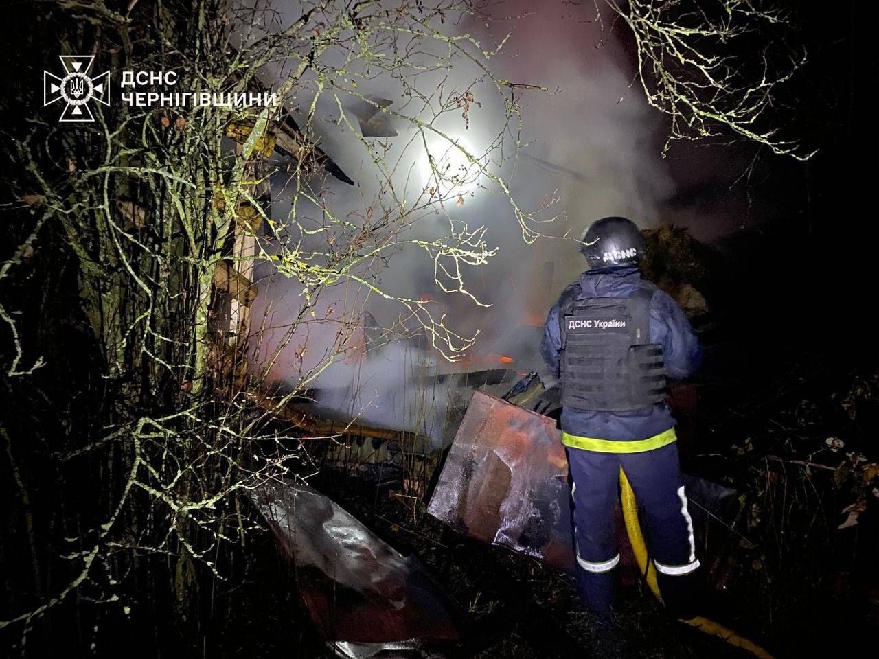 Обстрелы Черниговщины: россияне атаковали дронами и баллистикой, вспыхнули пожары, пострадали 1