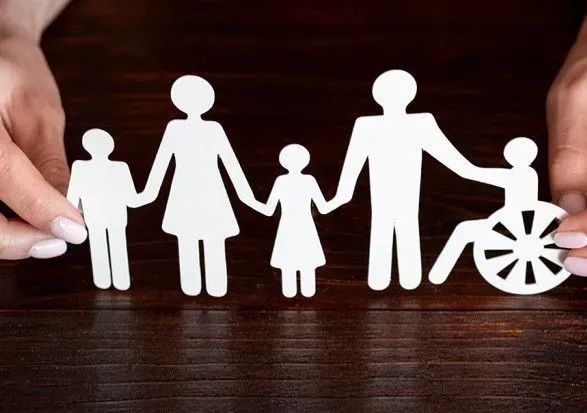 Вони допомагають людям та змінюють їхнє життя на краще. Яке сьогодні, 5 листопада, свято: Всесвітній день клоуна та менеджерів-волонтерів 3