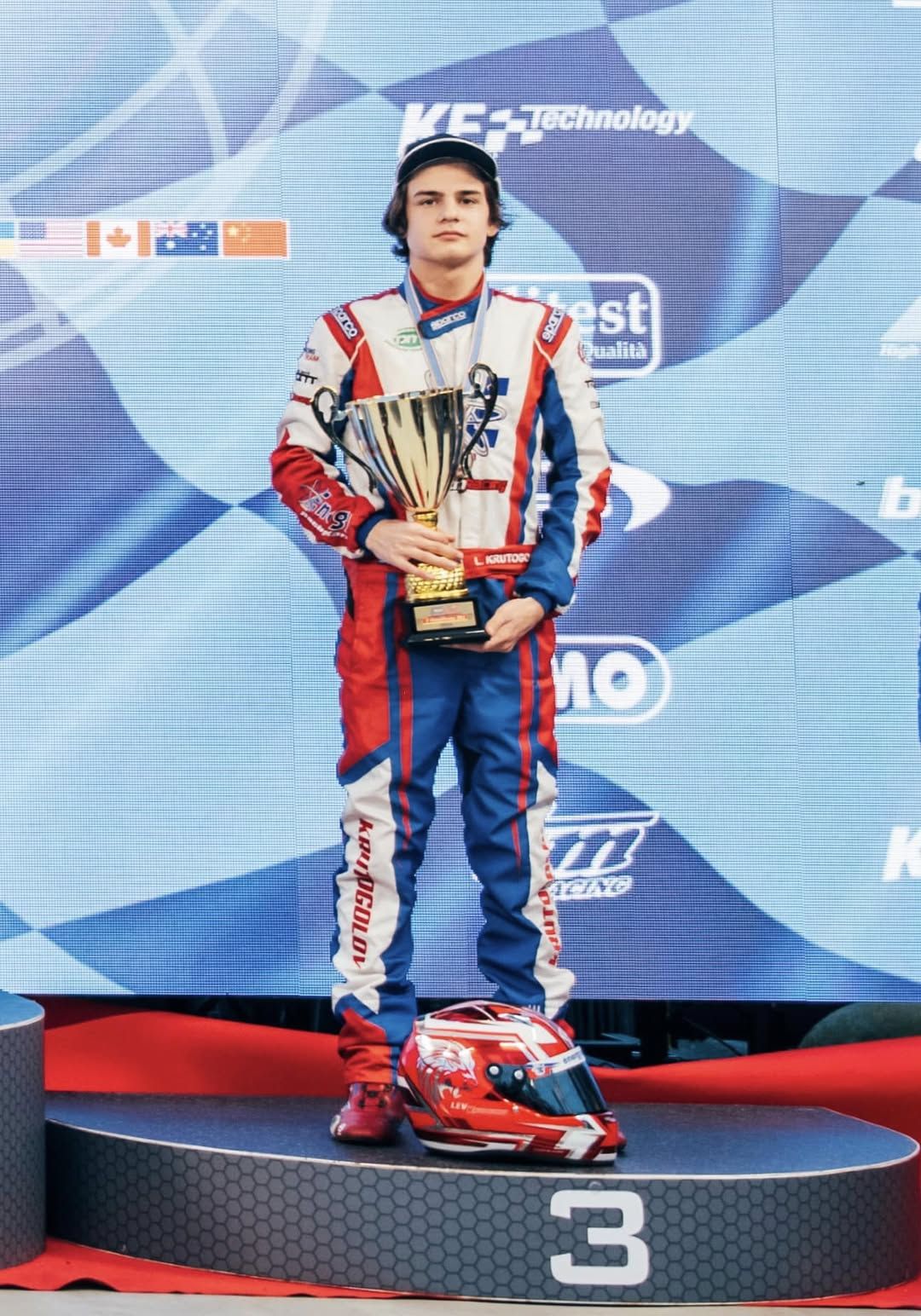 Син Єгора Крутоголова Лев вже третій у світі серед пілотів