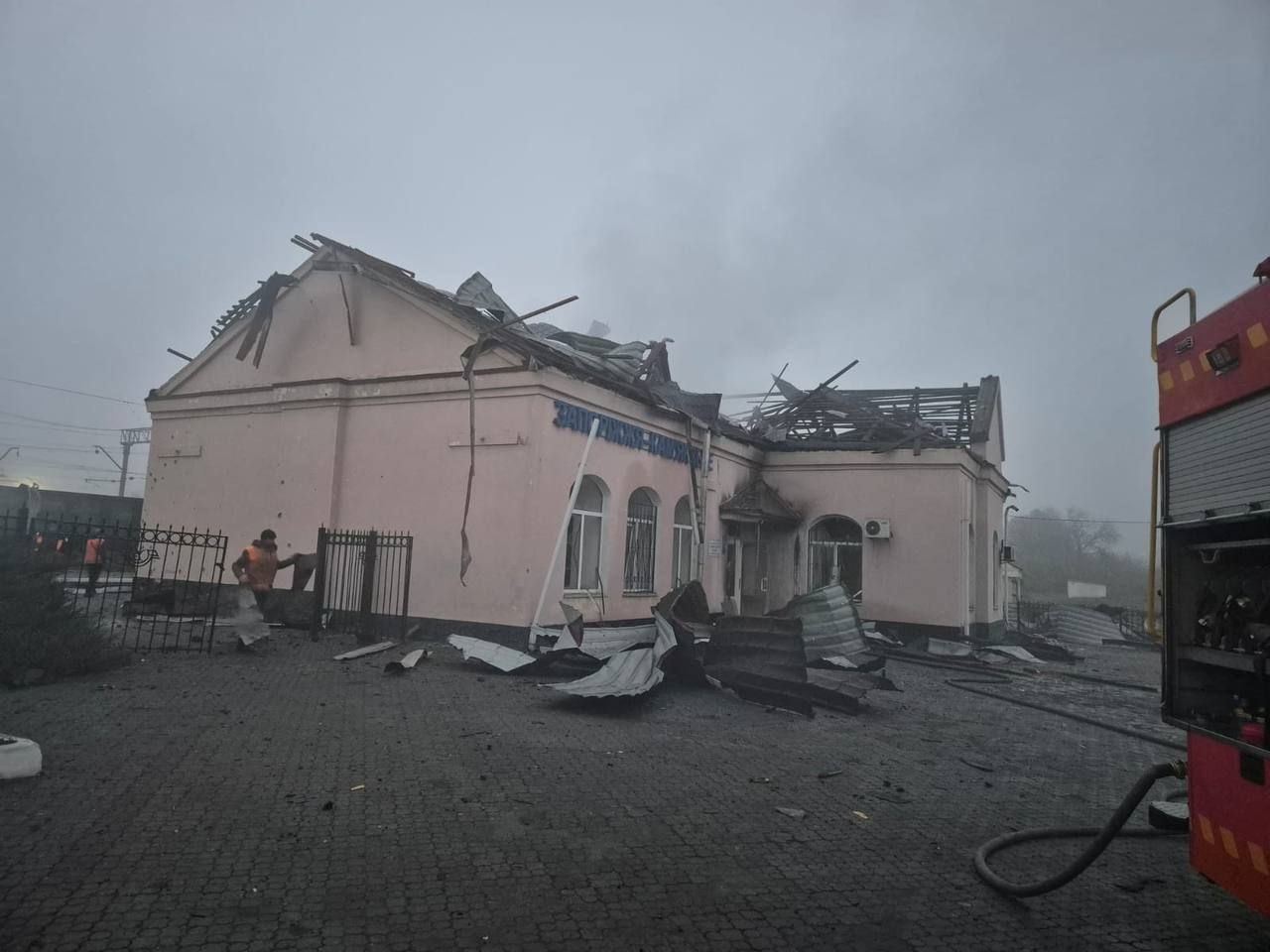 Нічна атака РФ: пошкоджено залізничну інфраструктуру, поїзди на сході рухаються із затримками 2