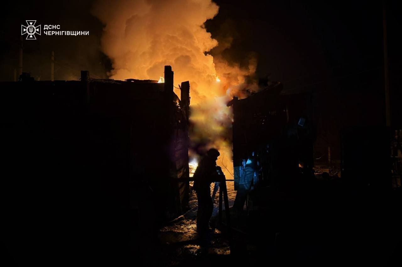 Черниговщина под ночной атакой дронов: поврежден энергообъект и транспортная инфраструктура 1