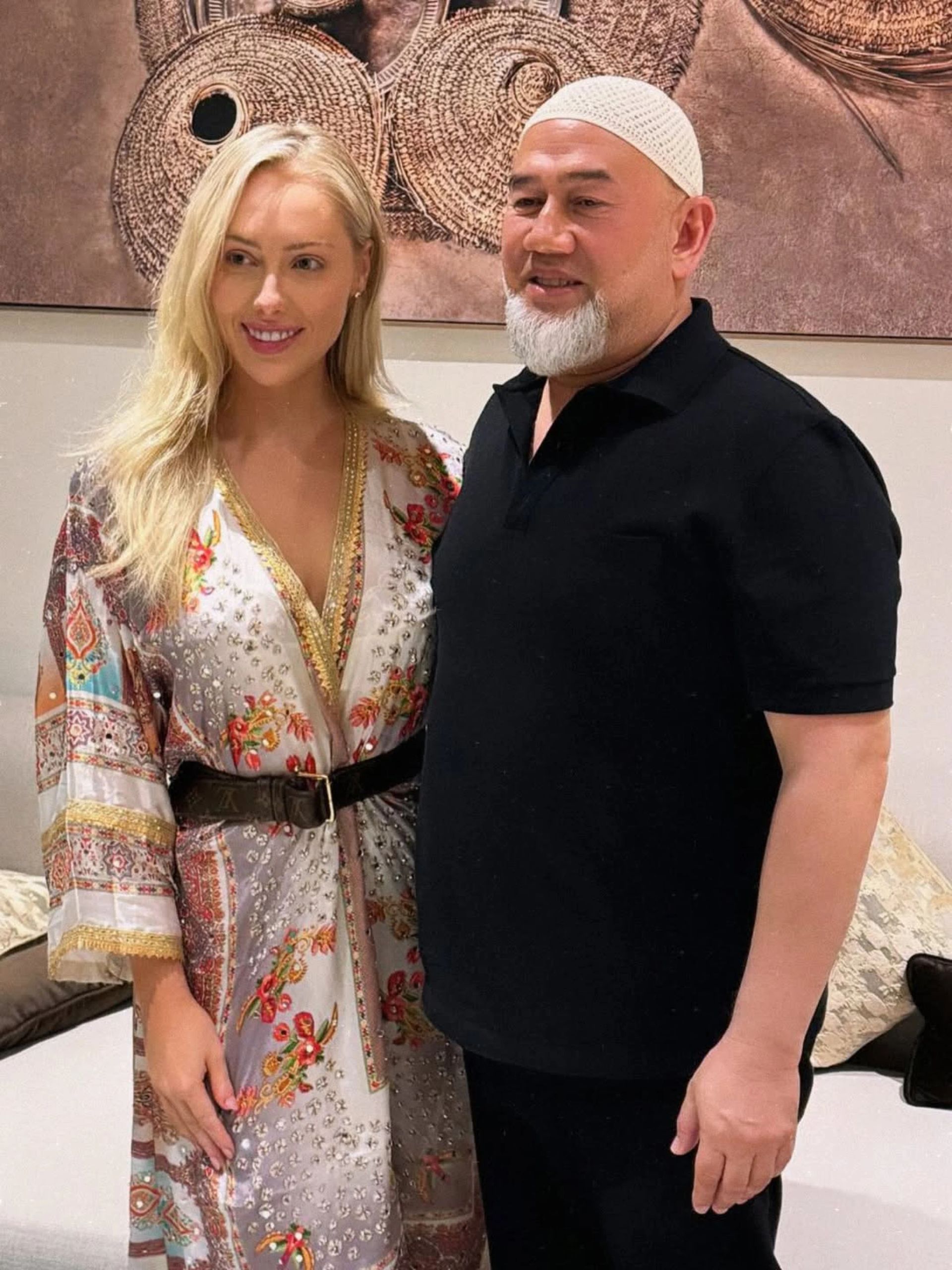 Султан просто перестал общаться с певицей Султан просто перестал общаться с певицей