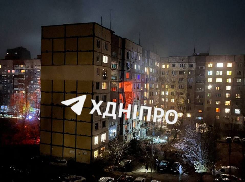У будинку - діра: у Дніпрі через обстріл РФ є загиблий та десяток постраждалих 2