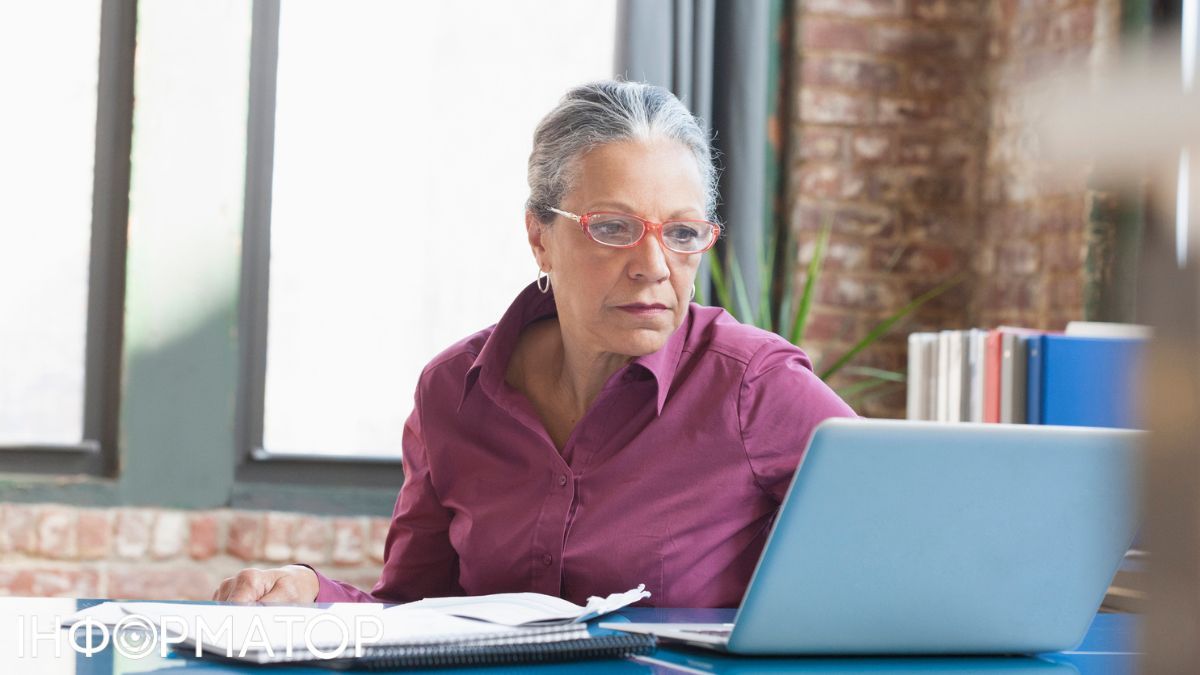 Працюючі пенсіонери мають оцифрувати свої трудові книжки, але не всі