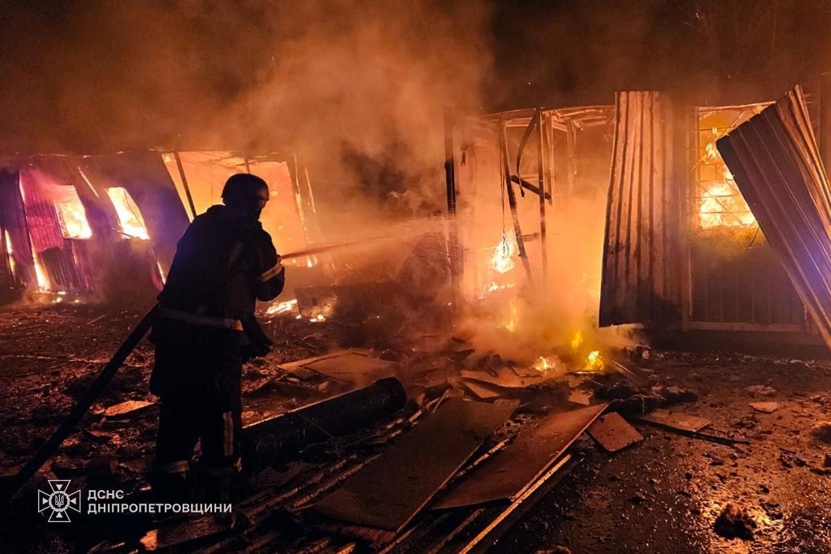 Росіяни атакували Дніпропетровщину: пошкоджено інфраструктуру та житлові будинки, загинув чоловік 2