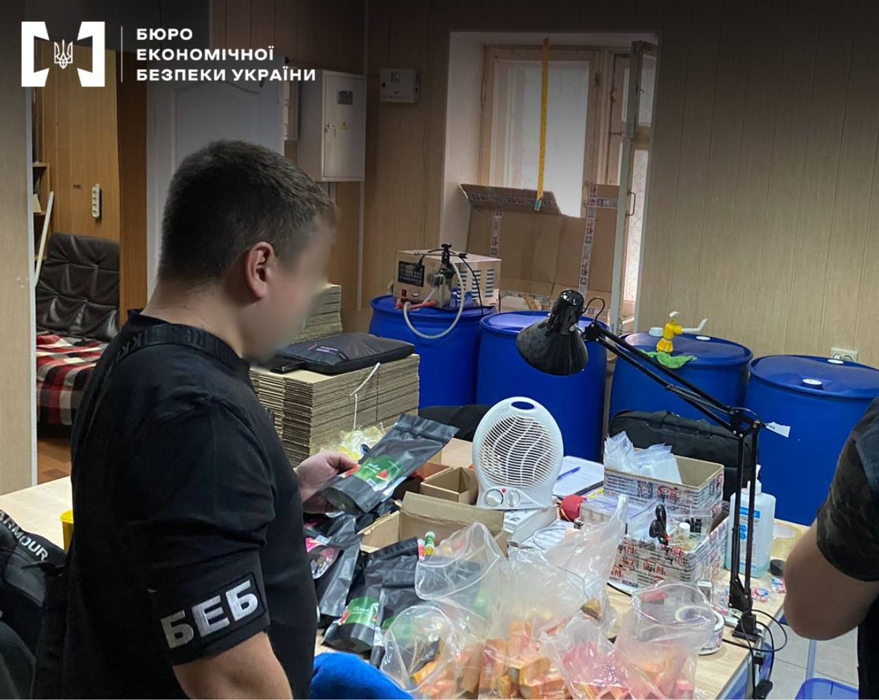 На Полтавщині детективи БЕБ припинили незаконне виробництво рідин для електронних сигарет
