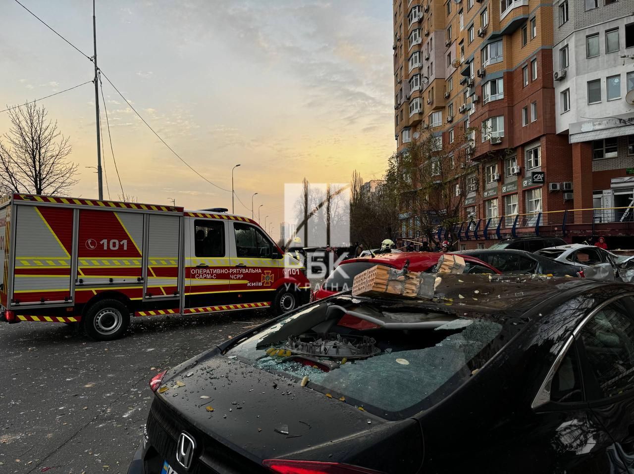 В Киеве после ударов РФ погибли три человека: тела не могут достать из-под завалов 2