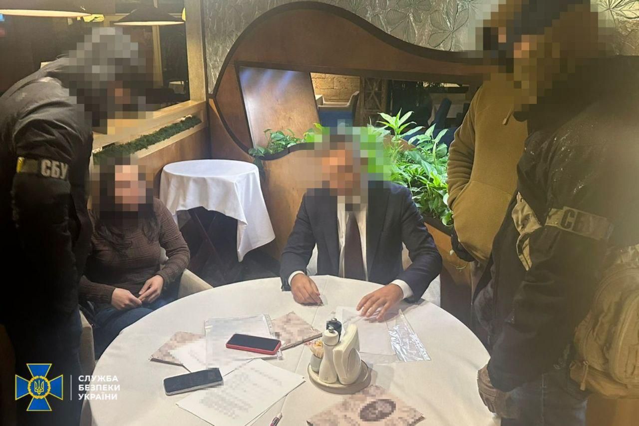СБУ прямо в ресторані затримала на хабарі голову однієї з політичних партій: про кого йдеться 2
