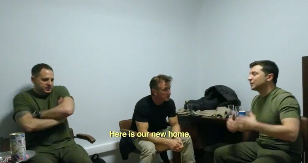 Шон Пенн, Володимир Зеленський та Андрій Єрмак у перші ніч повномасштабного вторгнення у президентському бункері. Кадр з фільму «Суперсила» Шон Пенн, Володимир Зеленський та Андрій Єрмак у перші ніч повномасштабного вторгнення у президентському бункері. Кадр з фільму «Суперсила»