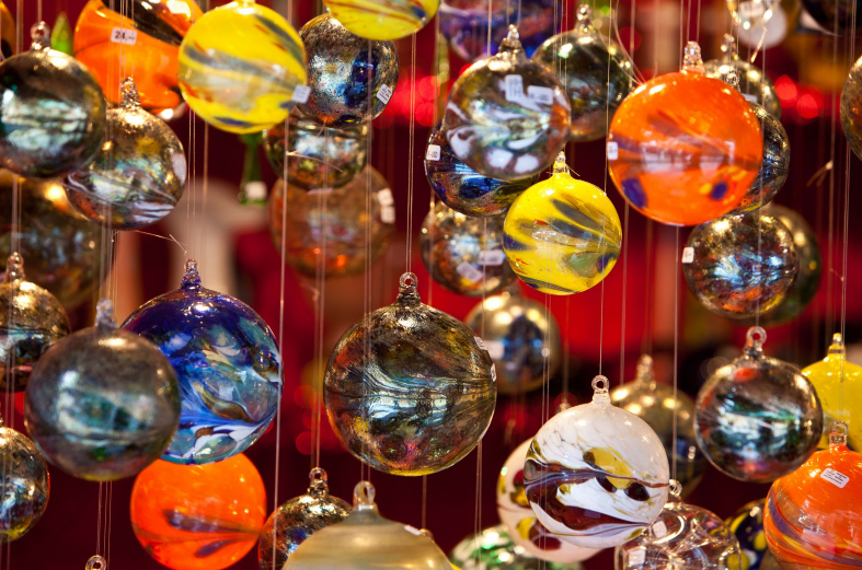 В Украине изготовление стеклянных изделий началось в 11 веке. Какой сегодня, 19 ноября, праздник: День работника стекольной промышленности и гидрометеослужбы Украины 2