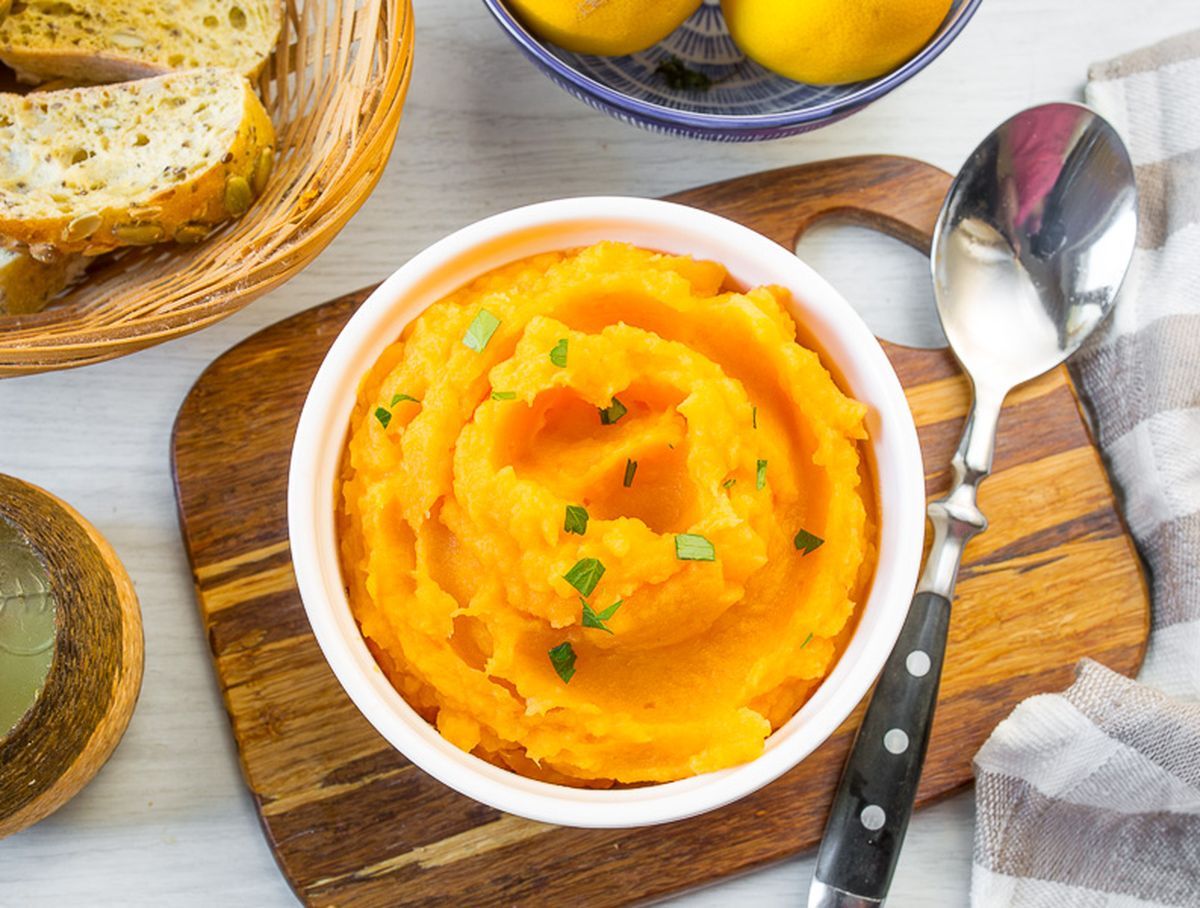 Основой блюда является батат, идеально сочетающийся с апельсиновым соком. Основой блюда является батат, идеально сочетающийся с апельсиновым соком.