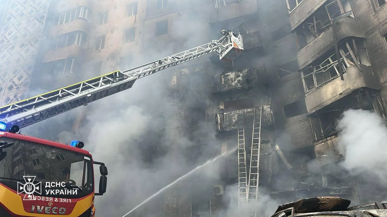 Дом в Тернополе после удара Дом в Тернополе после удара