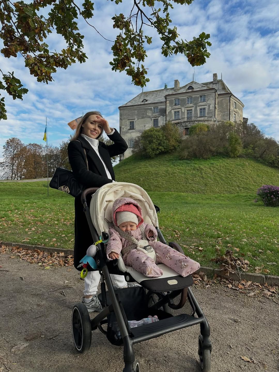 Зйомки у повнометражних фільмах не забирають всього часу, тому є можливість бути з донькою