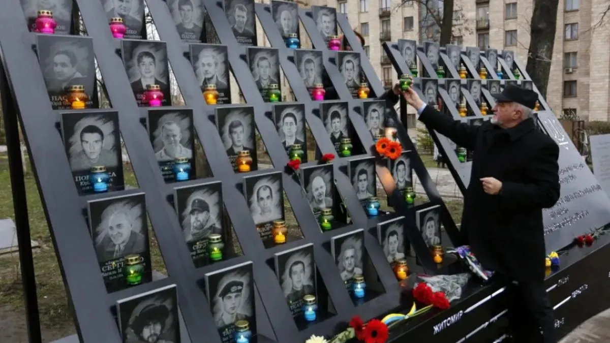 Майже 13 тисяч грн: Кабмін збільшив доплати до пенсії для родин Героїв Небесної Сотні