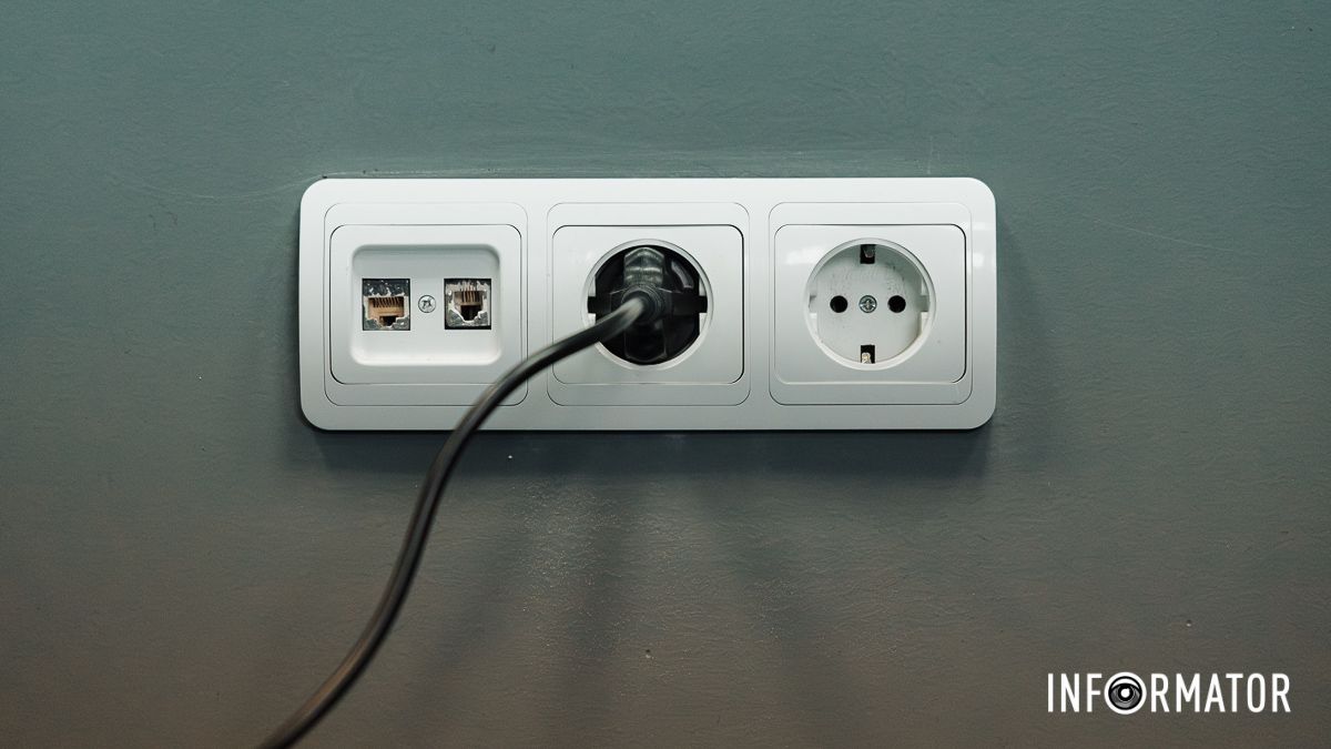 Тарифи на електрику: в Yasno пояснили, чому рахунки за світло не зменшуються попри відключення світла