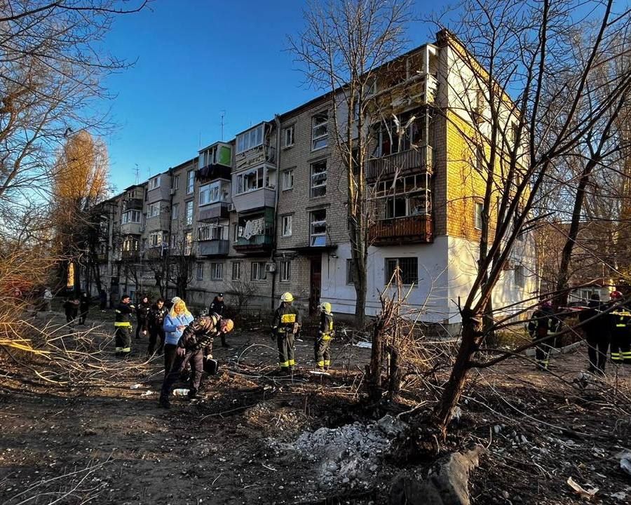 Россияне ударили дроном по Днепру: ранена молодая женщина и ребенок 3