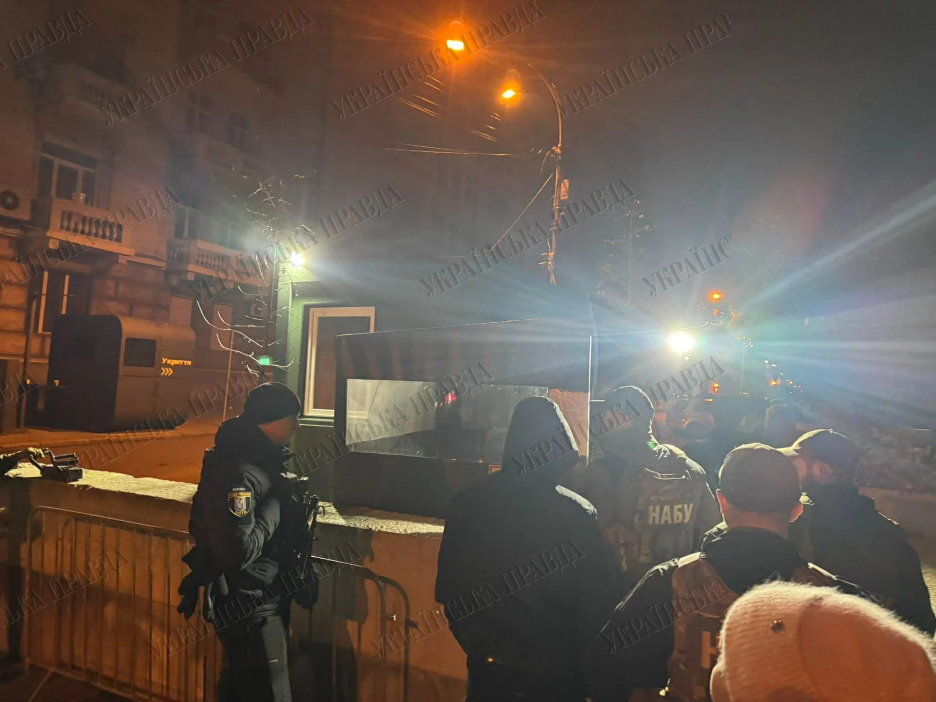 Обшуки у Єрмака. Фото УП з місця події