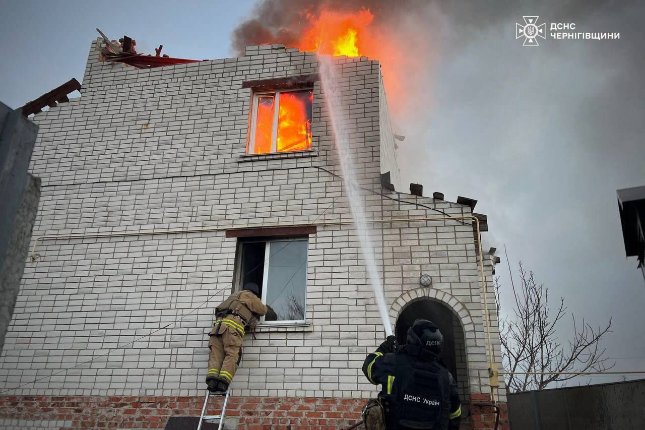 Чернігівщина оговтується від масованих ударів РФ: ворог гатив по енергетиці, є руйнування 1