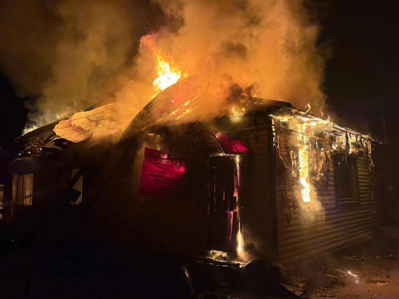 Чернігівщина оговтується від масованих ударів РФ: ворог гатив по енергетиці, є руйнування 2