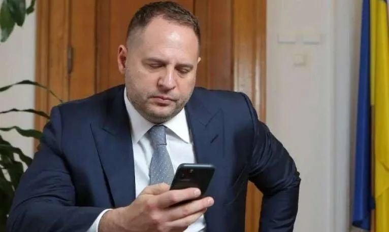Головна таємниця iPhone Єрмака стане відома: НАБУ вилучила під час обшуку голови ОП смартфони та планшети 2