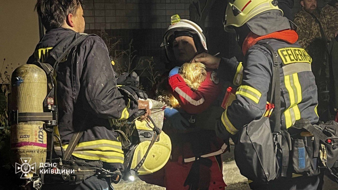 Вишгород у вогні після атаки дронів: палає багатоповерхівка, багато поранених, є загиблий 1