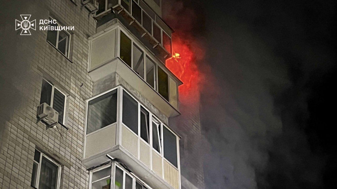 Вишгород у вогні після атаки дронів: палає багатоповерхівка, багато поранених, є загиблий 2