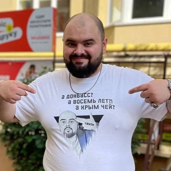 При росте 175 см Ганин имеет вес 120 кг. При росте 175 см Ганин имеет вес 120 кг.