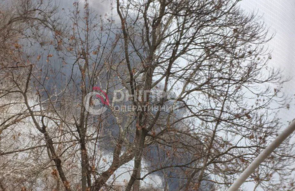 Удар по Дніпру: вулиці всипані шрапнеллю, у центральному парку - збита ракета 2