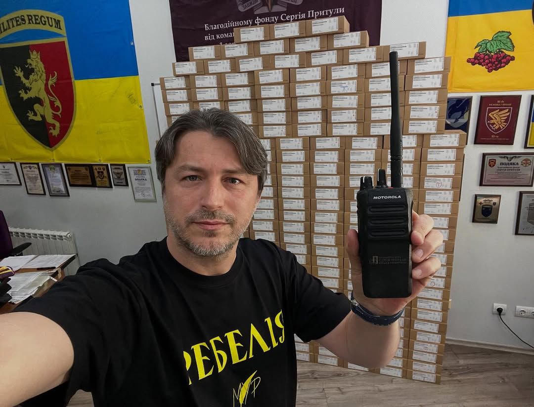 Іноді допомоги настільки багато, що доводиться розвозити її автобусами