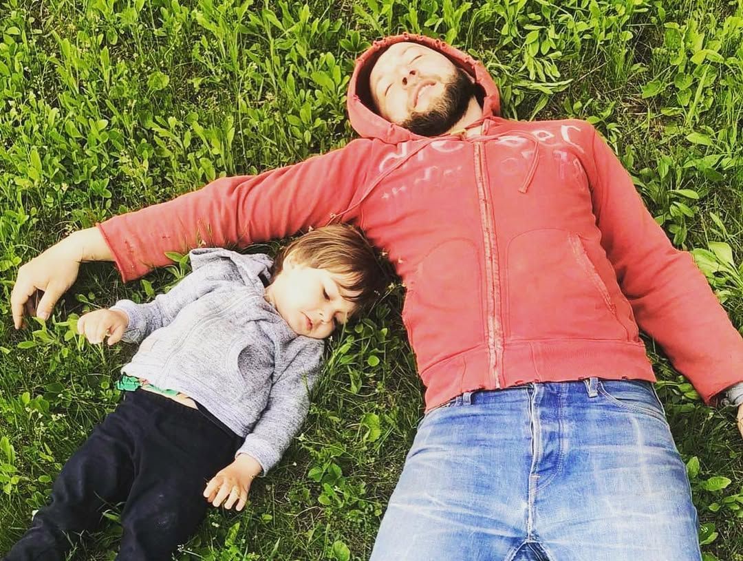 из-за войны актеру Андрею Кравчуку нужно возобновлять контакт с собственным сыном