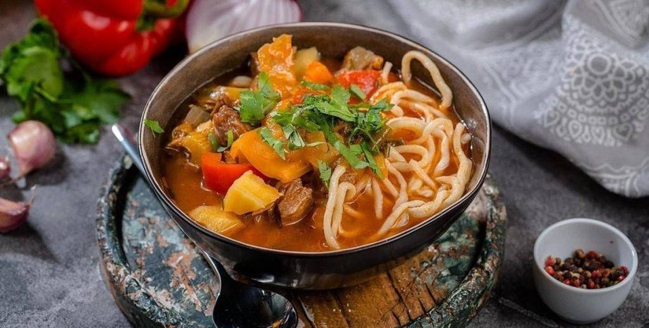 Лагман обладает насыщенным вкусом и ароматом.