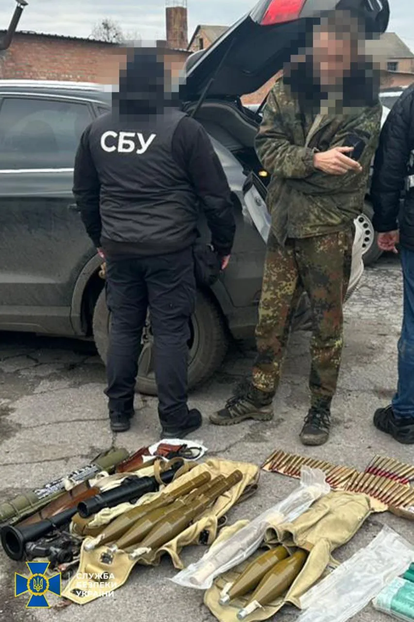 Продавали трофейну зброю: затримано 9 осіб, які незаконно торгували засобами ураження 1