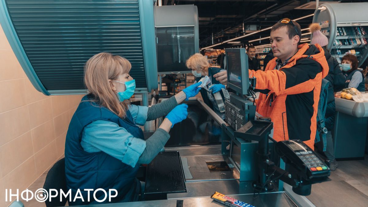 Як відключення світла вплинуть на ціни у магазинах: прогноз економіста