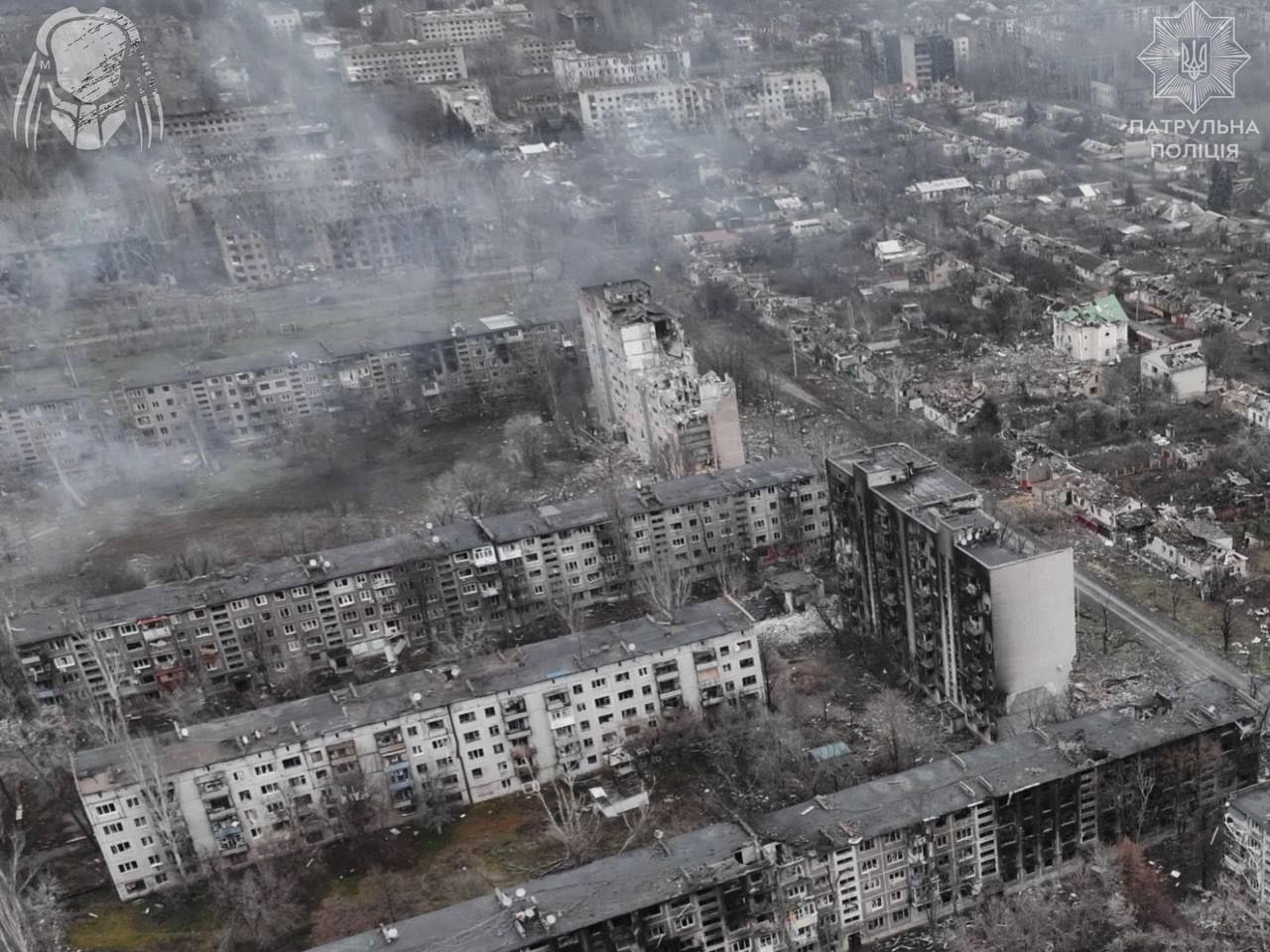 Здесь недавно был город: Нацполиция показала ужасные последствия ударов по Константиновке.